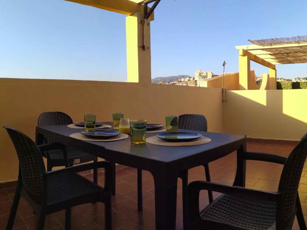 Malaga Yellow Duplex Free Parking And Terrace Bagian luar foto
