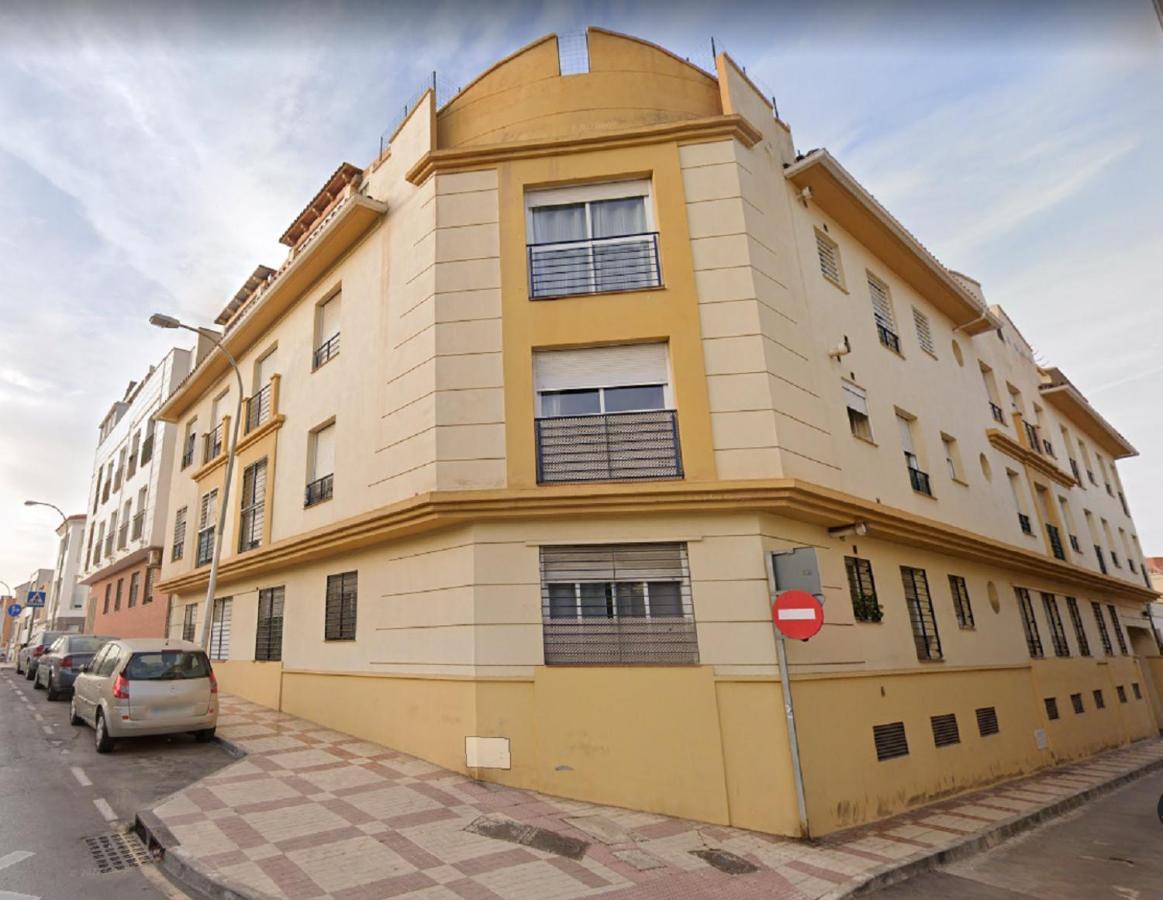 Malaga Yellow Duplex Free Parking And Terrace Bagian luar foto